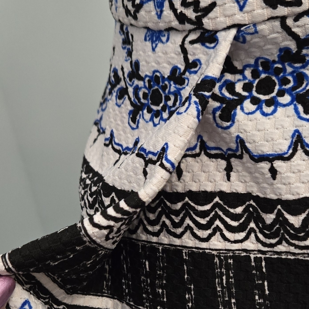 CeCe "Hermosa Viajero" fit & flare wide fold mini-dress deep Vs sz 0